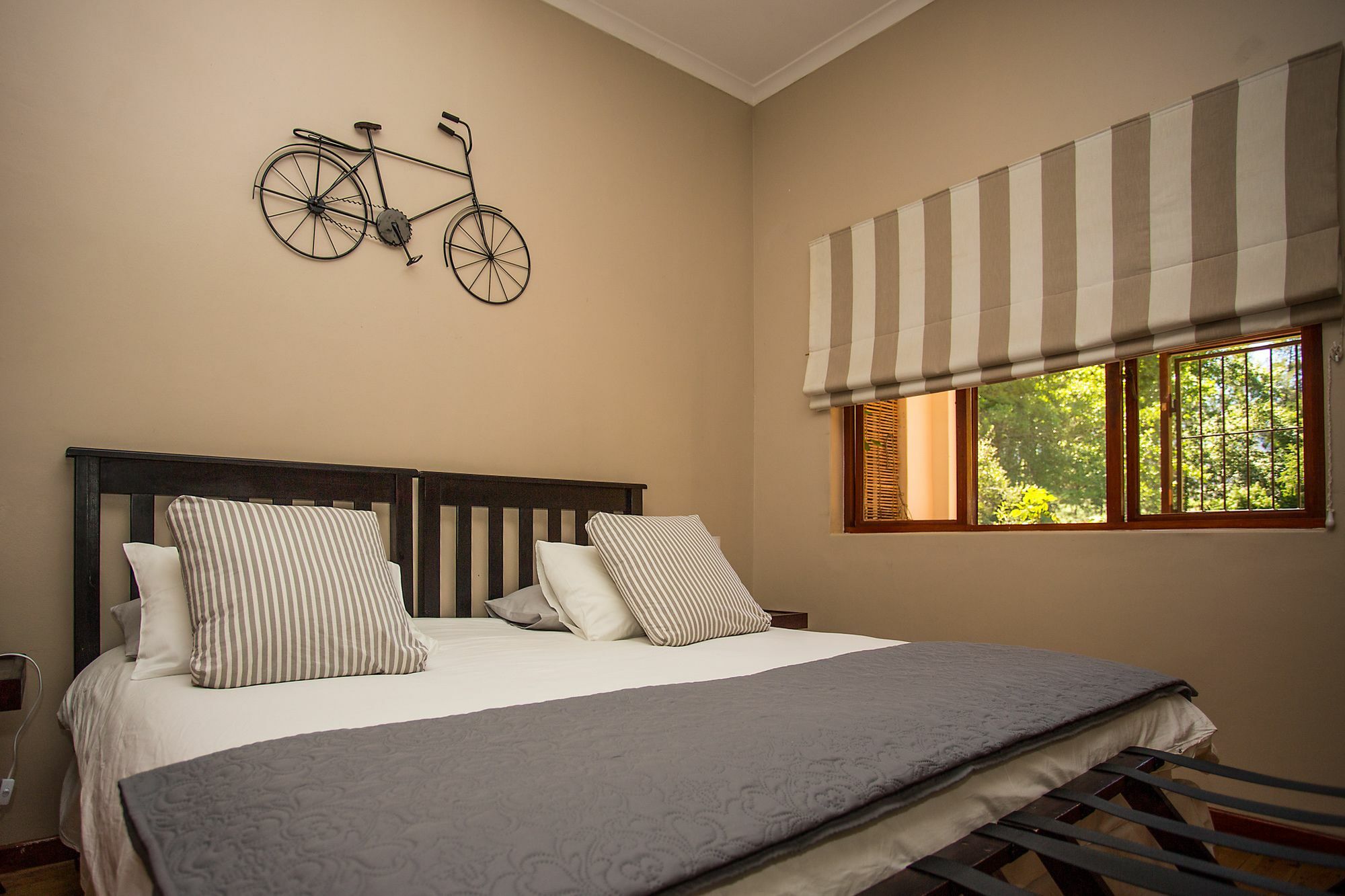 סטלנבוש Dirtopia Trail Lodge מראה חיצוני תמונה