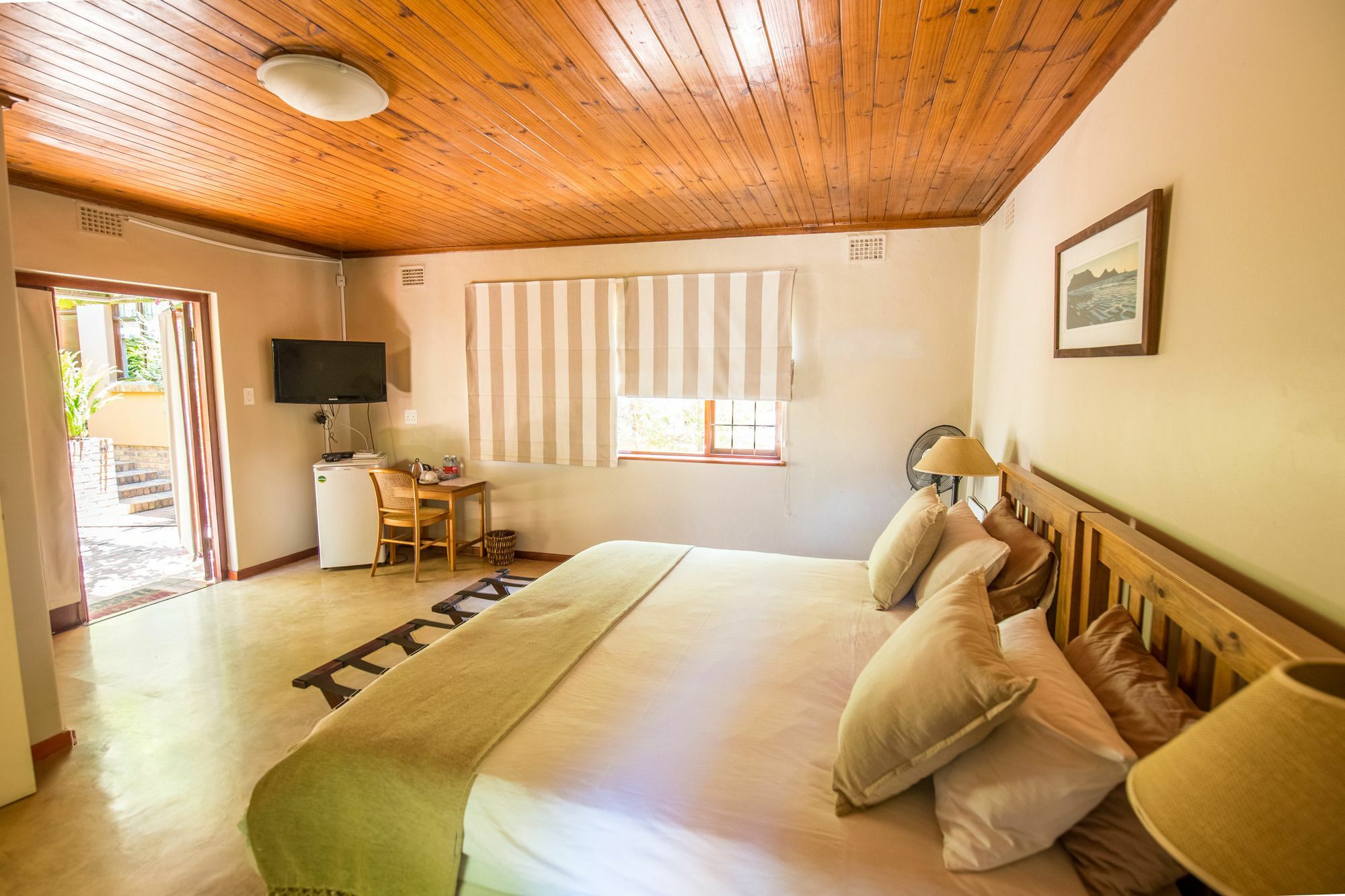סטלנבוש Dirtopia Trail Lodge מראה חיצוני תמונה