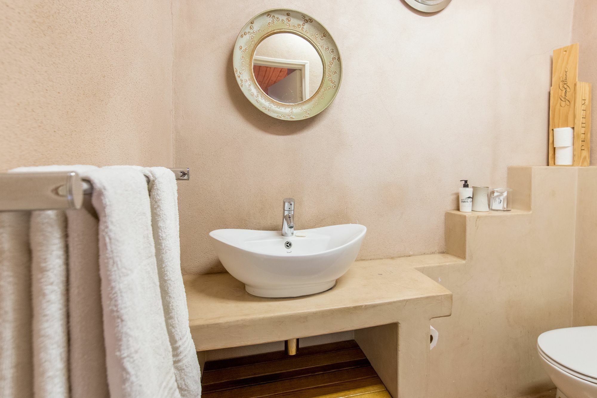סטלנבוש Dirtopia Trail Lodge מראה חיצוני תמונה